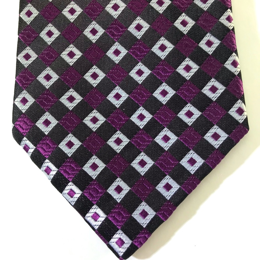 GIORGIO ARMANI 100% silk designer luxury tie. NWOT